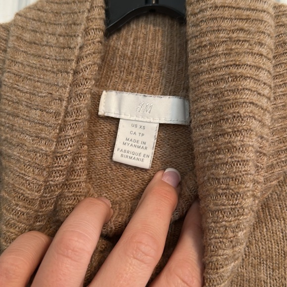 H&M Tan turtleneck sweater size XS - Picture 4 of 4